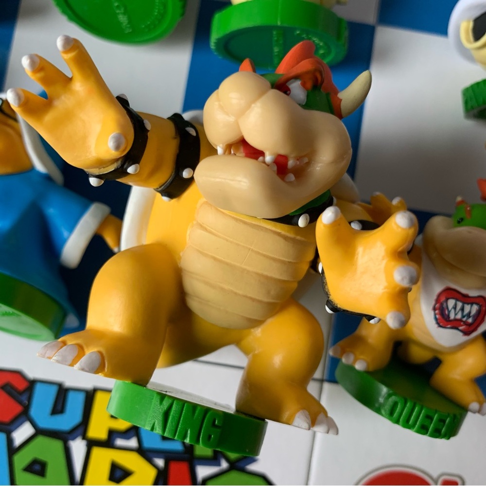USAopoly Nintendo Super Mario Chess Collectors Edition Board Game Luigi Bowser - Picture 14 of 16